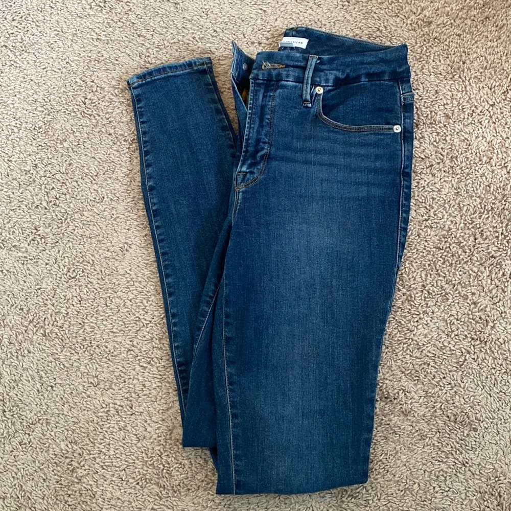 Skinny jeans are back! Good American darkwash skinny jeans no holes